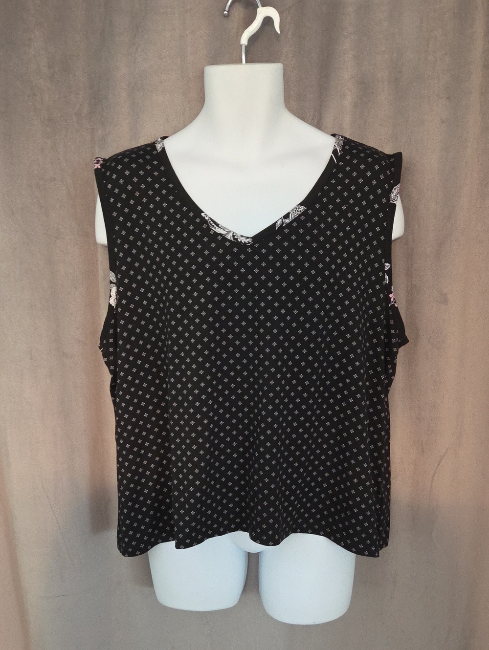 Flora Nikrooz XXL Black Printed V-Neck Tank Top